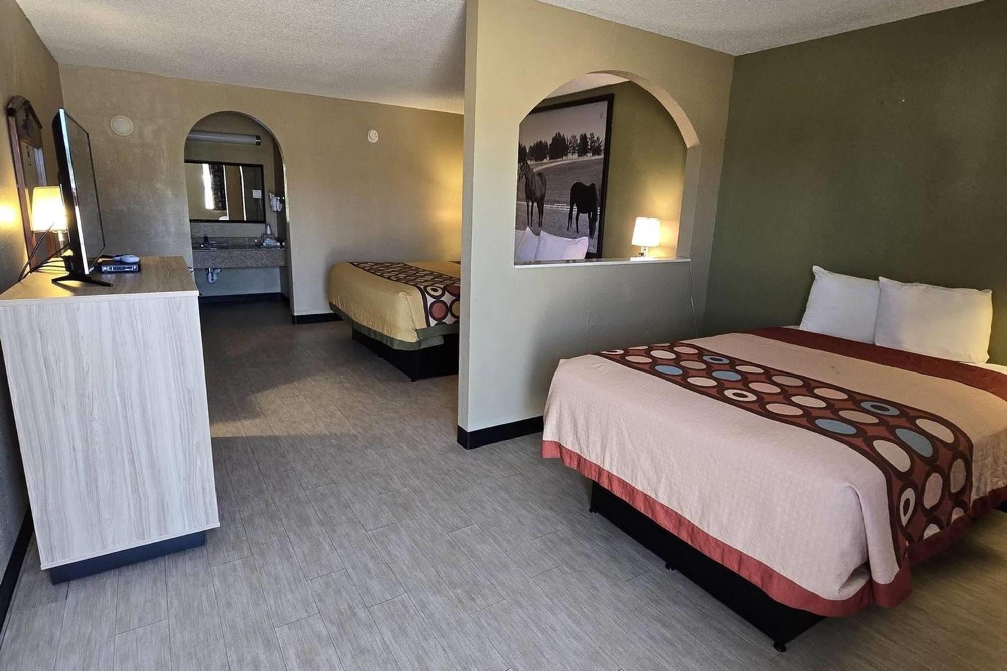 Super 8 By Wyndham Arkadelphia Caddo Valley Area Экстерьер фото